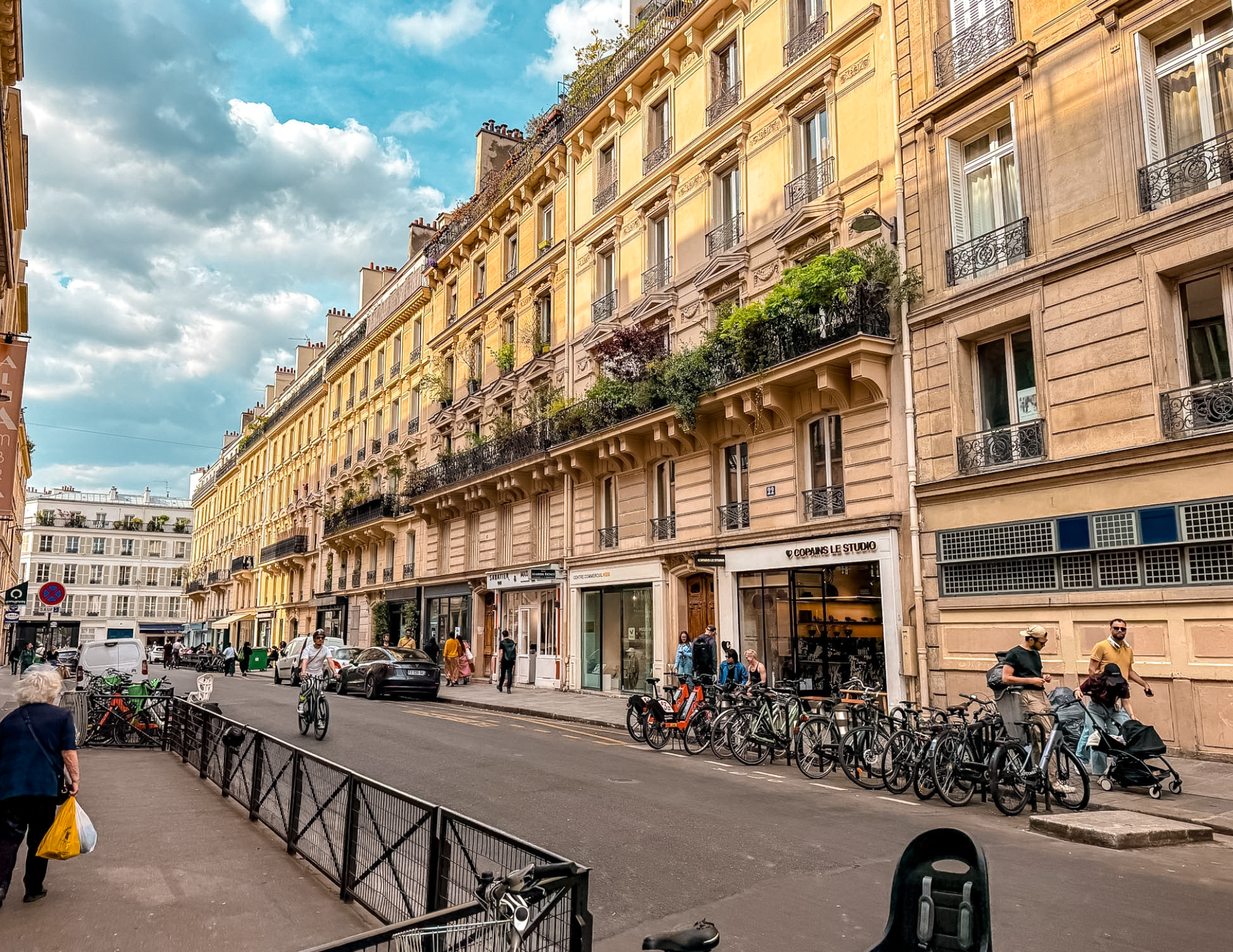 Paris Travel Guide (18).png
